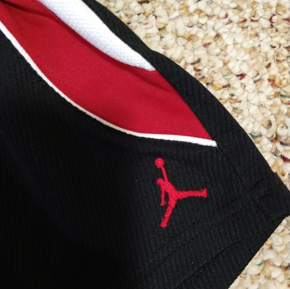 Size 18 Months Air Jordan baby boys black white an red basketball shorts - Picture 3 of 10
